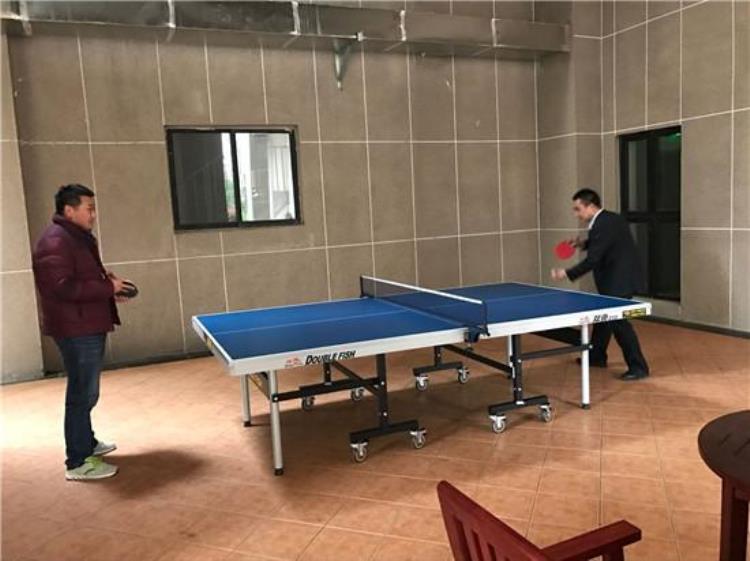 会展社区为居委会添置全新室内乒乓球桌