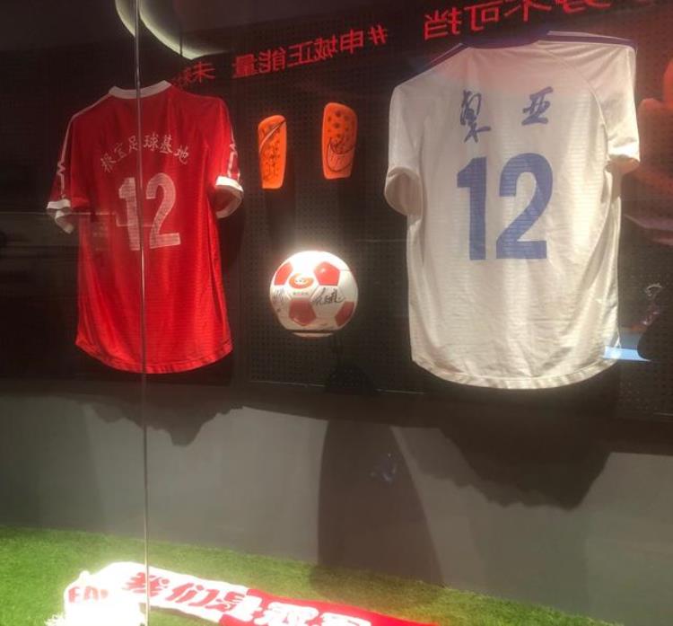 上海上汽浦东足球场容纳「世界杯看球哪家强东体带你进驻上汽浦东足球场」