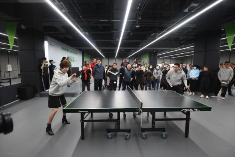 上海乒乓球元老「四代上海乒乓球世界冠军齐聚首下一棒交给樊振东」