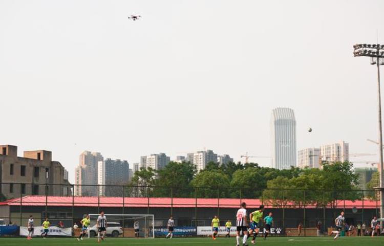 中冠赛上新武器武汉业余足球队用无人机研究战术