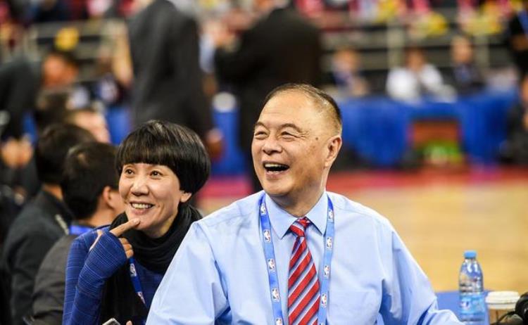 nba解说张卫平「篮球解说员张卫平有哪些经典语录看完让你笑得合不拢嘴」