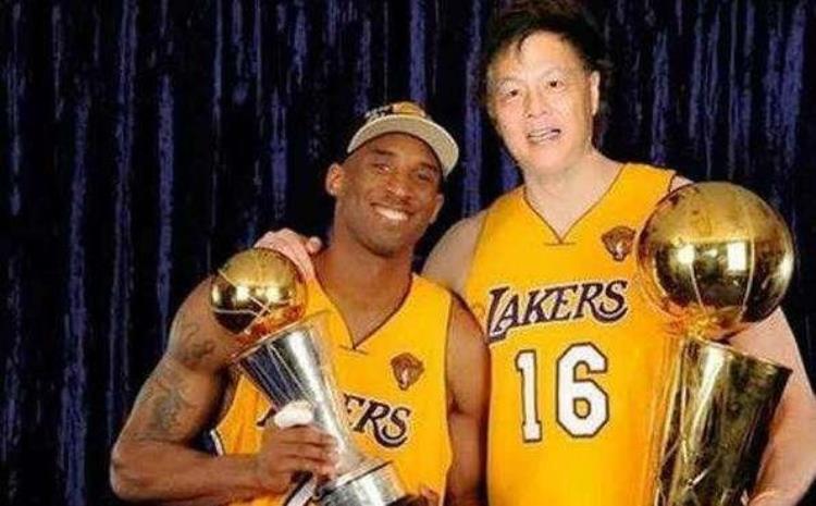 nba解说张卫平「篮球解说员张卫平有哪些经典语录看完让你笑得合不拢嘴」
