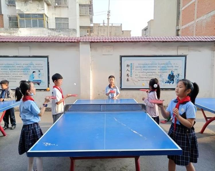 乒乓球社团展示「阜南十小多彩社团之乒乓球社团爱乒才会赢」