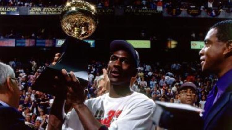 为什么乔丹是nba第一人「乔丹为何是NBA历史第一人看完3点你就知道最后一项碾压众星」