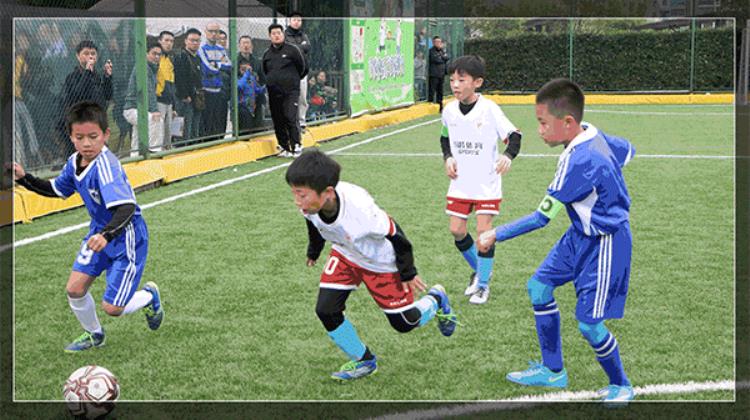 足球从娃娃抓起如何选一双既安全又舒适的儿童足球鞋