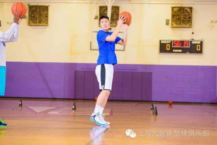 扣篮速成「下了飞机就开练扣篮王们转变究极形态与NBA球星共同训练」