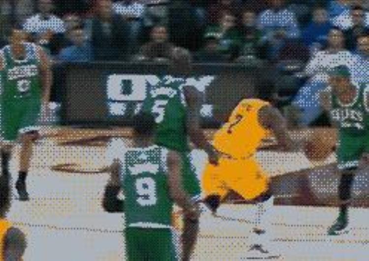 乔丹空中拉杆连过三人动态图「NBA6大拉杆狂魔乔丹空中3次拉杆裁判这人空中走步了吧」