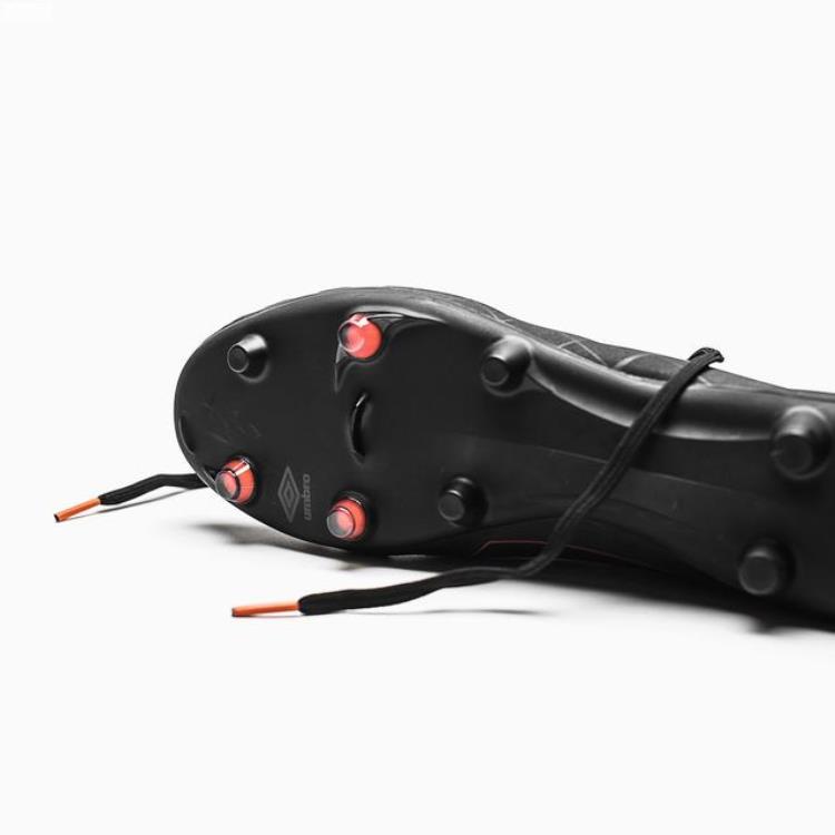 茵宝足球鞋velocita3「为舒适而生茵宝正式推出全新UXAccuro足球鞋」