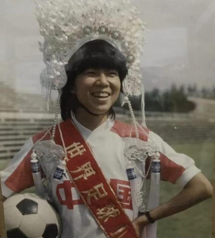 中国女足拿过世界第一没「中国女足竟然有人获得过世界足球小姐难以置信这是怎么回事」