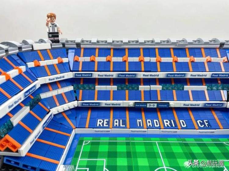 新媒体编辑工作日志「乐高10299皇家马德里足球场圣地亚哥伯纳乌球场开箱评测」
