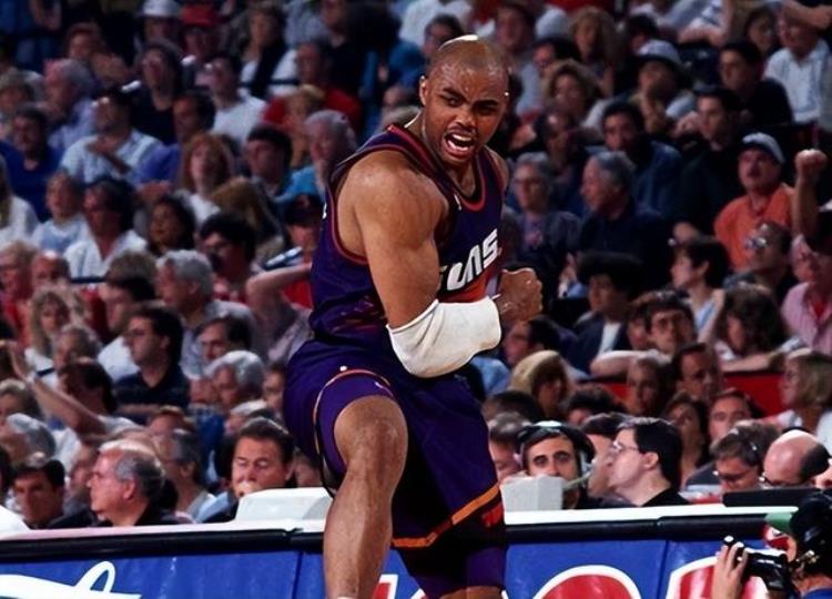 nba季后赛50大经典瞬间「一场比赛赢得满堂喝彩盘点NBA季后赛十大超神之战轻松加愉快」