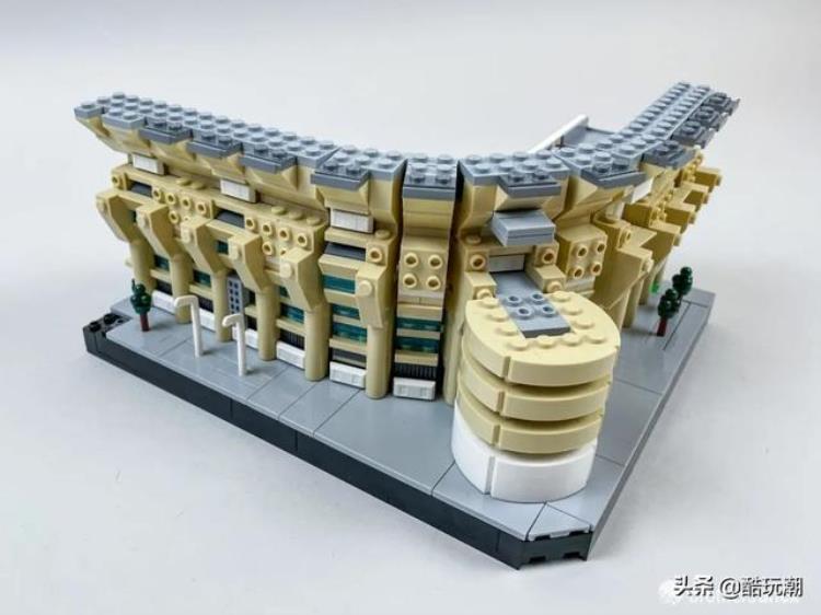 新媒体编辑工作日志「乐高10299皇家马德里足球场圣地亚哥伯纳乌球场开箱评测」