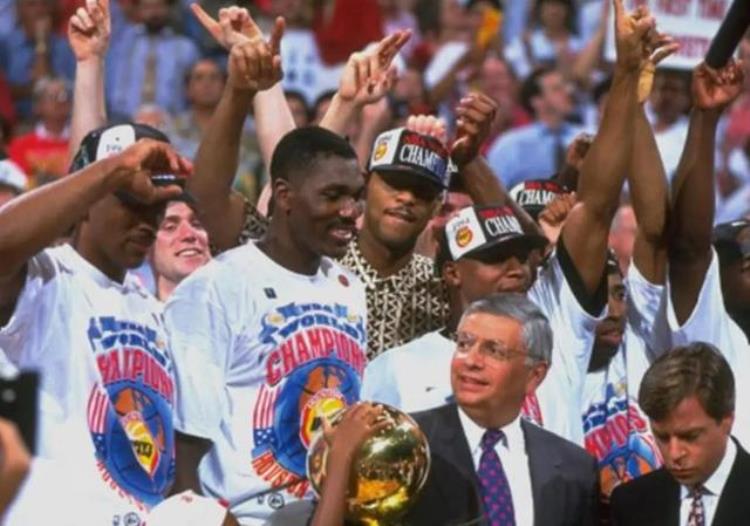 nba季后赛最新战「以弱胜强盘点NBA季后赛十大爆冷战役骑士决赛逆转仅排第二」