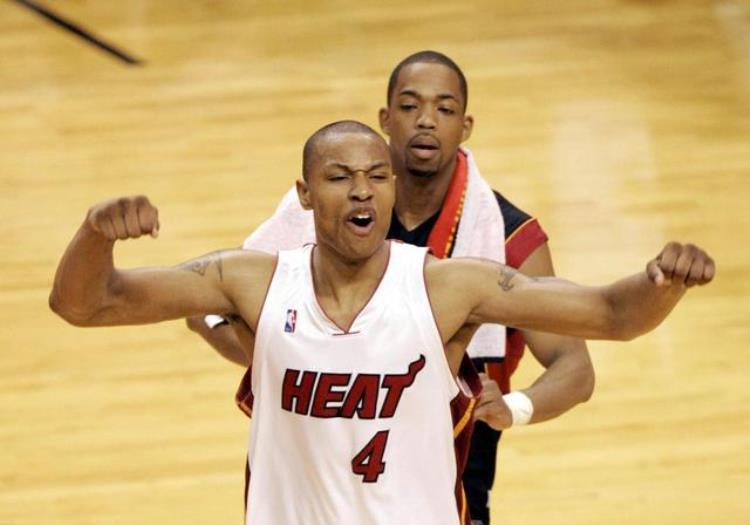 姚明是02年状元吗「重排NBA选秀之2002年姚明状元位置不保二轮秀完成超级逆袭」