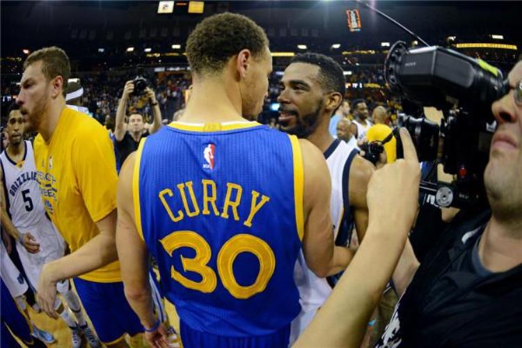 2016nba得分王「2016NBA的那些神迹单赛季402三分球和场均三双」