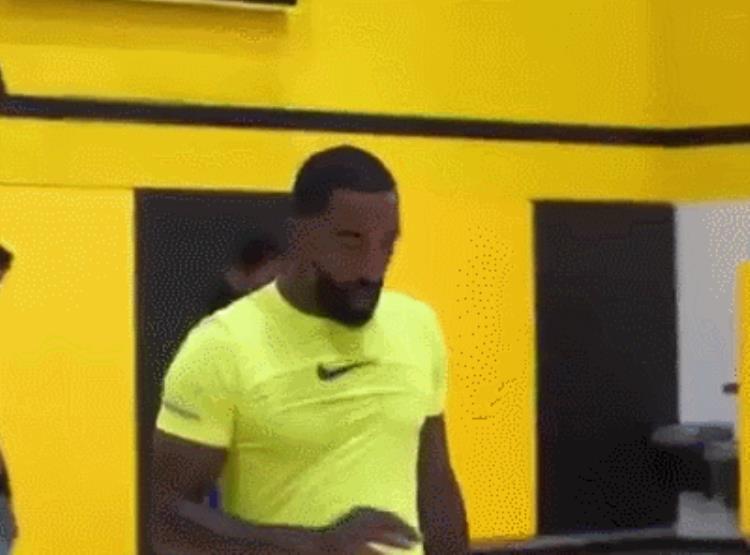 jr还在nba吗「合同太寒酸了JR拒绝和江苏队签约还在等NBA的召唤」