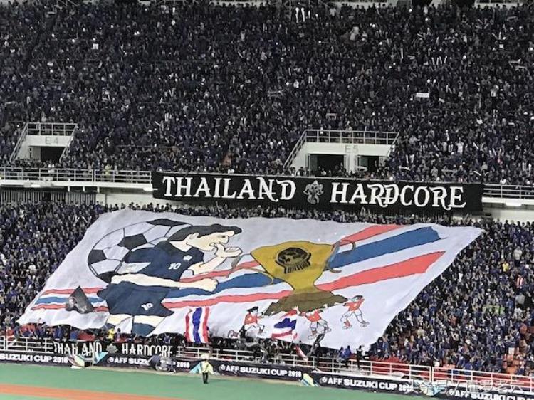 泰国球队「来看看泰国国家队火爆的主场氛围真心不比欧洲差您觉得呢」