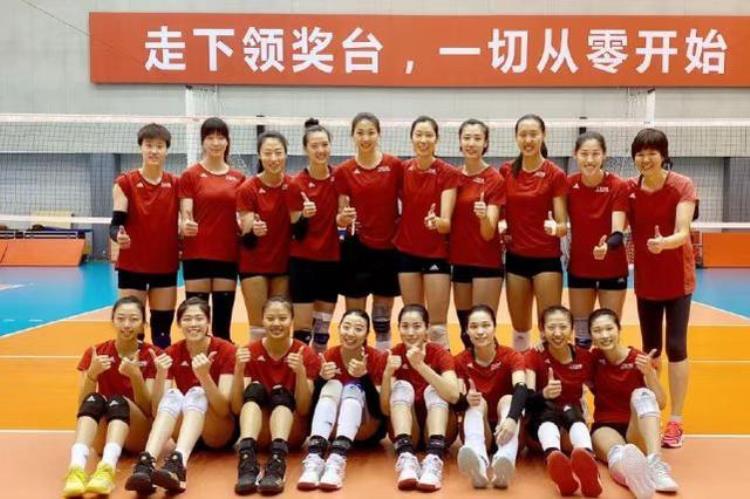 中国女排队员名单退役「中国女排迎来集体告别9大国手名将正式宣布退役1人年仅26岁」