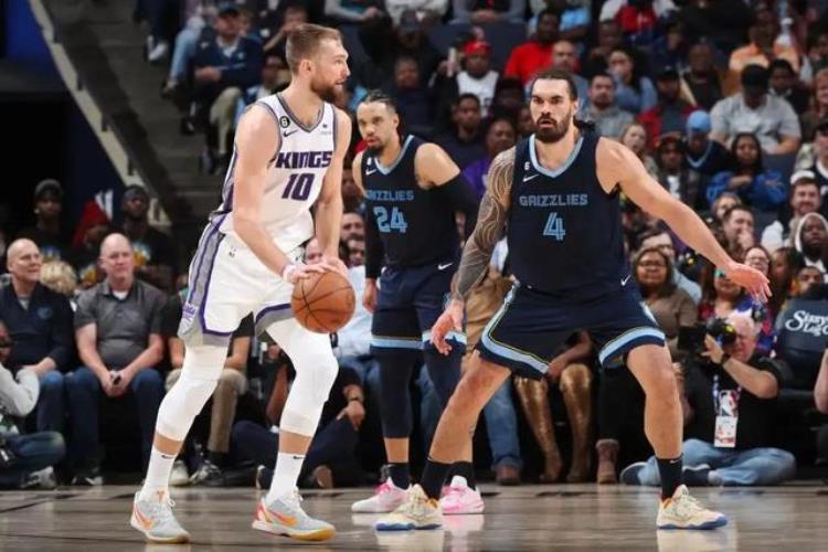 nba 小7「NBA现役自带进攻体系的超级内线追梦掉队小萨和约老师争高低」