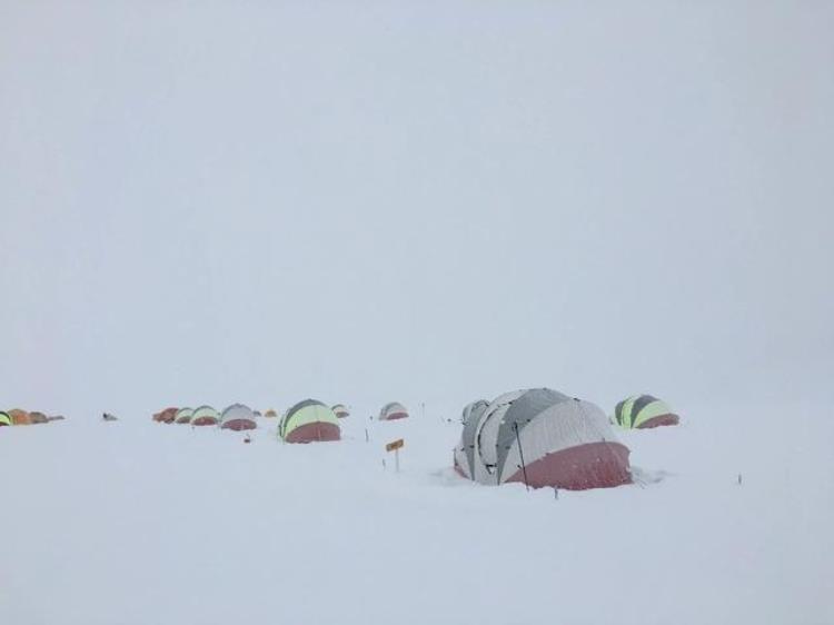 国际登山比赛「全球征无止境72圆满收官登山队成功到达南极极点」