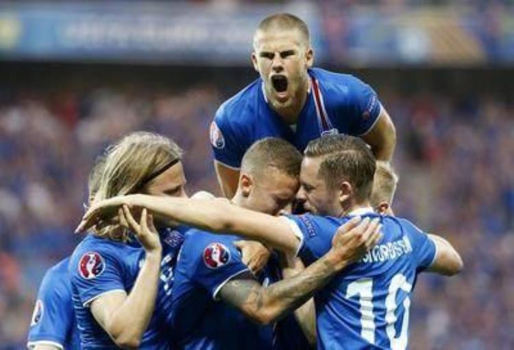 冰岛主帅牙医「牙医导演电竞选手等组成的冰岛队颜值也相当在线都是型男」