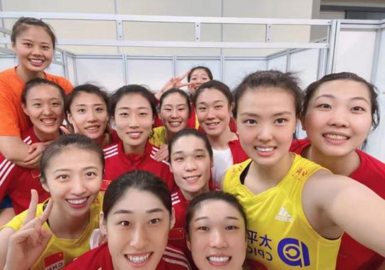 中国女排队员名单退役「中国女排迎来集体告别9大国手名将正式宣布退役1人年仅26岁」
