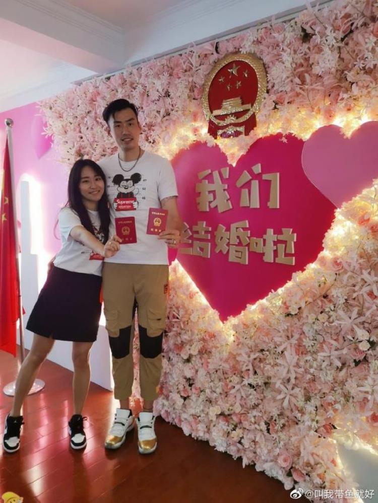 中国国手排名「又一位中国国手大婚最萌身高差很亮他跪下来和女友一样高」