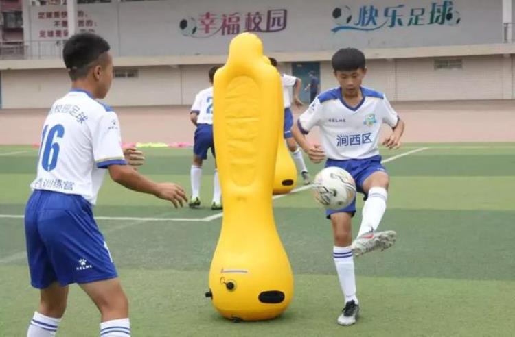 河南省校园足球发展现状「国家媒体团实地考察校园足球河南模式」