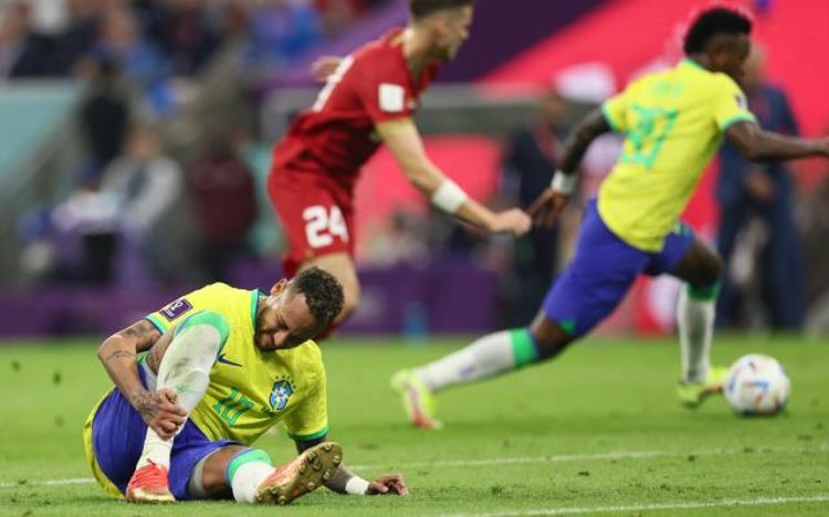 巴西倒挂金钩球星「这粒倒挂金钩真正演绎了巴西足球桑巴精神|新京报快评」
