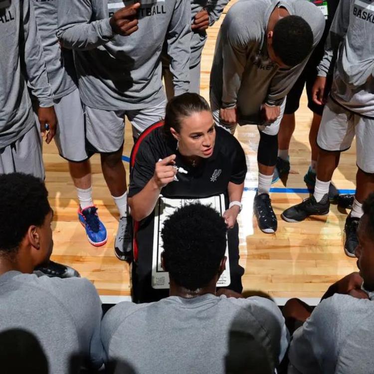 波波维奇女助教「波波维奇最得意女徒弟可能会成为NBA历史上第一位女性主教练」