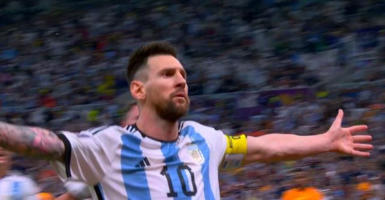世界杯预选赛巴西对阿根廷比赛结果「5365世界杯疯狂一夜巴西爆冷出局阿根廷大难不死」