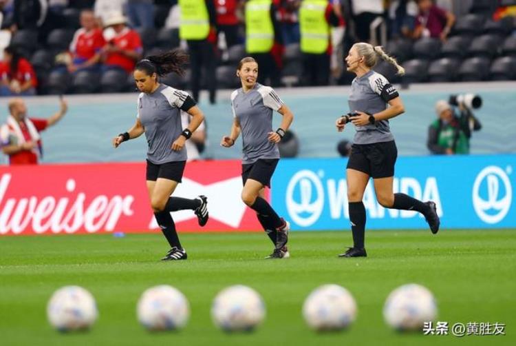 创造历史女性裁判第一次执法男子足球世界杯比赛