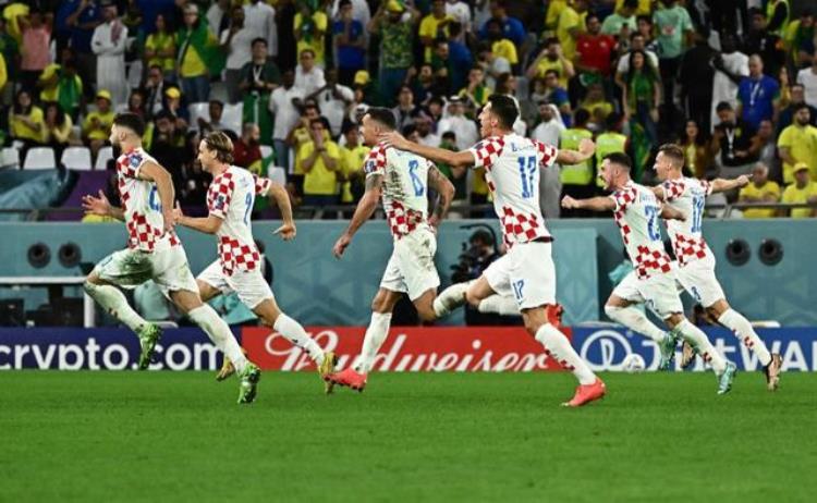 巴西 阿根廷比赛时间「一夜间巴西35爆冷出局阿根廷65晋级4强」