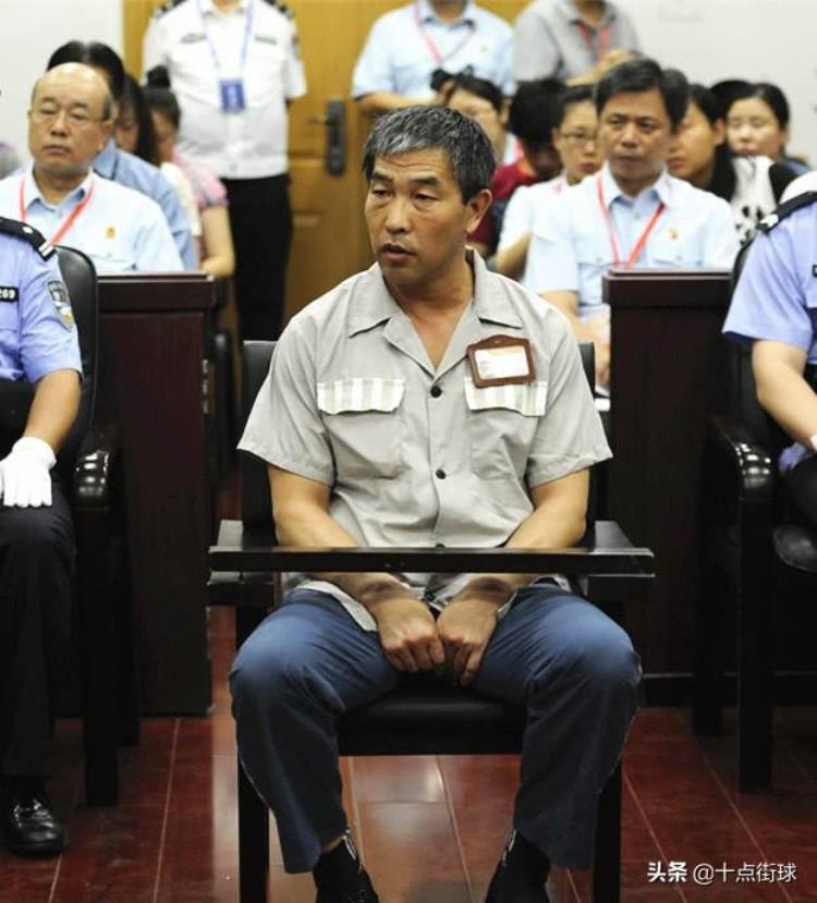 jin哨「曾经两获亚洲最佳裁判被称金哨如今出狱后头发花白犹如老人」
