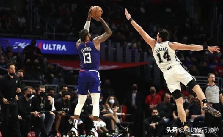 nba2k22球员能力值「NBA2K22更新能力值杜兰特库里并列联盟第一太不尊重乔治了」