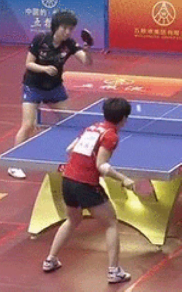乒乓技术问答正手攻球高吊前冲弧圈挥拍的位置到哪为准