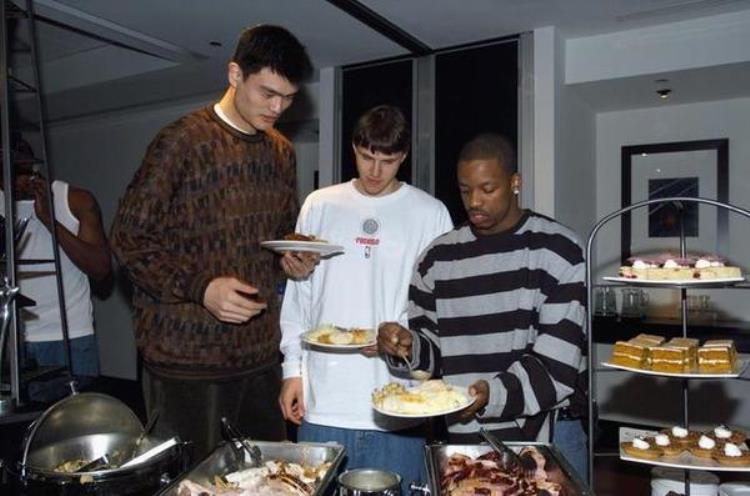 姚明的食量「差距姚明在NBA巅峰时每天吃这些怪不得国内球员比不上」