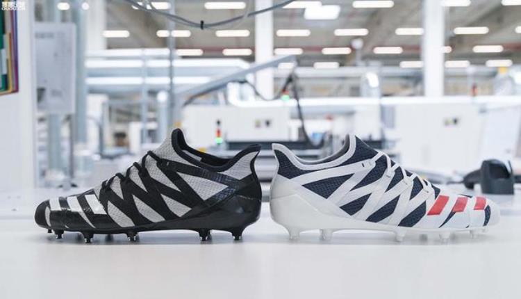阿迪达斯推出数字化设计的AM4MNNFL足球鞋