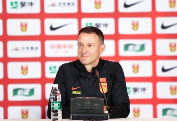 2018年国足主教练「国足主教练扬科维奇将带队全力冲击2026年世界杯」