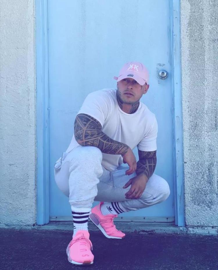 穿粉色的鞋「穿粉色球鞋就是娘娘腔那是你Hold不住」