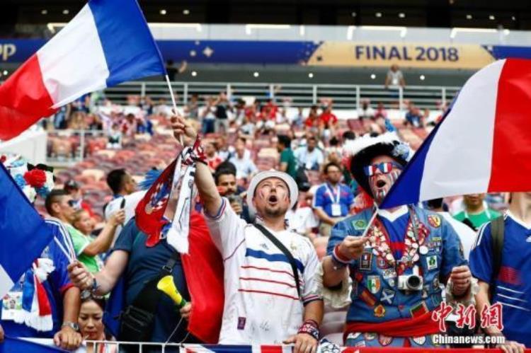 法国4:2击败克罗地亚时隔20年再夺世界杯冠军