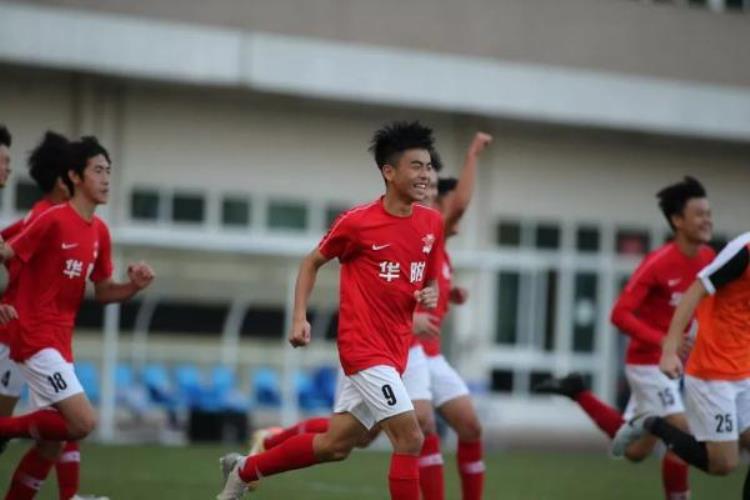 广州市高中冠军足球赛「两大百年名校争锋华附夺得广州市高中足球顶级荣誉」