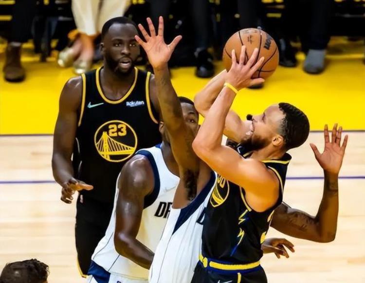 nba勇士总冠军颁奖典礼「NBA勇士夺冠后能得到多少奖金明细数额出炉球迷太羡慕了」