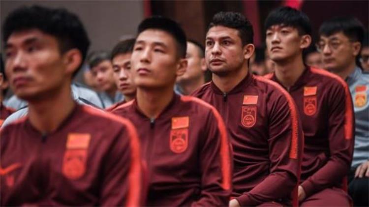 一个外国人怎样才能代表中国踢世界杯「一个外国人怎样才能代表中国踢世界杯」