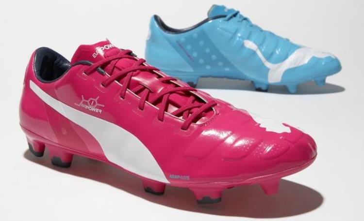 粉色足球服是哪个队的「关爱女生足球装备也不能例外盘点那些粉色的足球鞋」