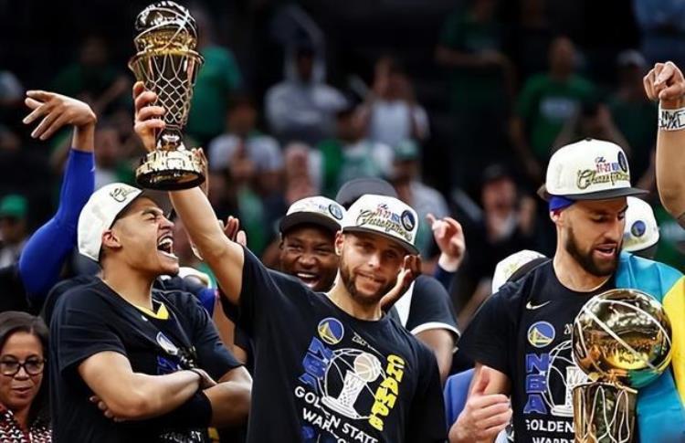 nba勇士总冠军颁奖典礼「NBA勇士夺冠后能得到多少奖金明细数额出炉球迷太羡慕了」