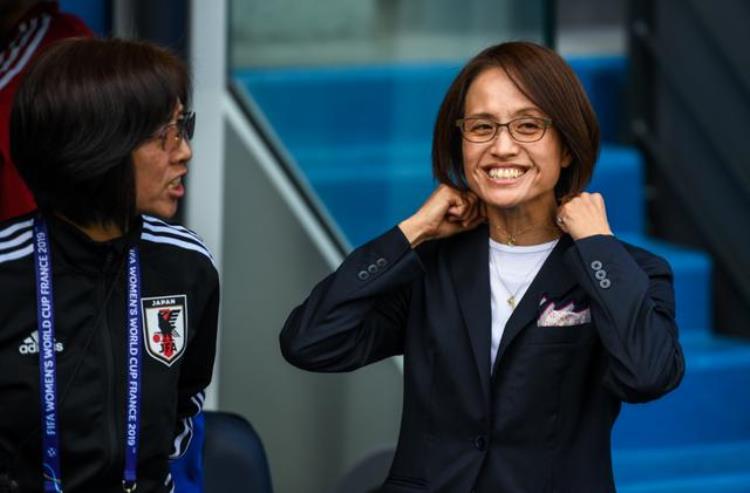 日本国足球员「中国职业足球首位日本女主帅她眼中的最高境界和欧亚之争」
