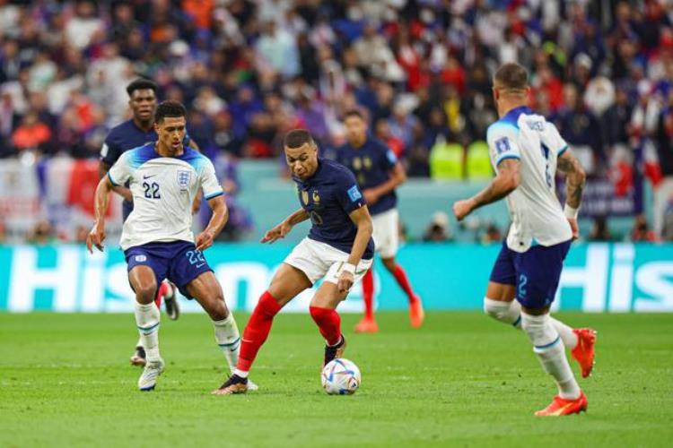 英格兰出局法国夺冠希望大增世界杯卫冕近在眼前姆巴佩开心