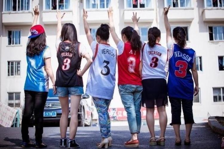 nba球衣谁的卖的最好「你买的第一件NBA球衣是谁的这5件球衣引领21世纪5个球星时代」