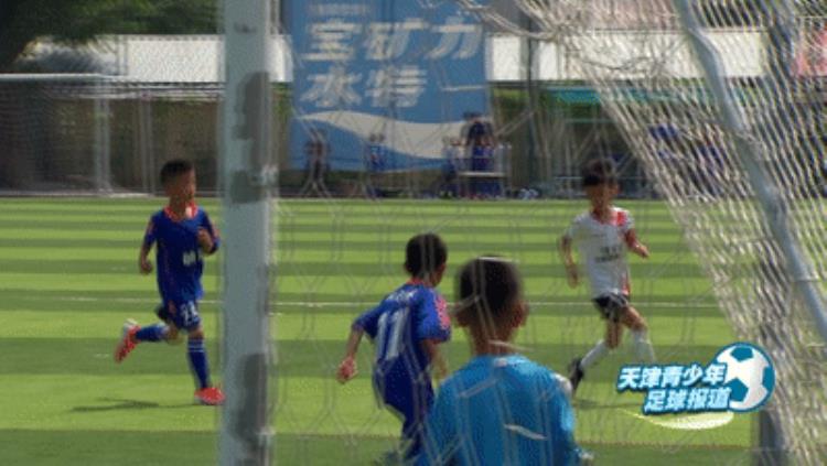 天津青少年足球培训班「天津青少年足球报道联赛锤炼涨球技小将全情投入促提升」